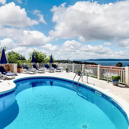 Elegant In Brac With Private Pool Villa *